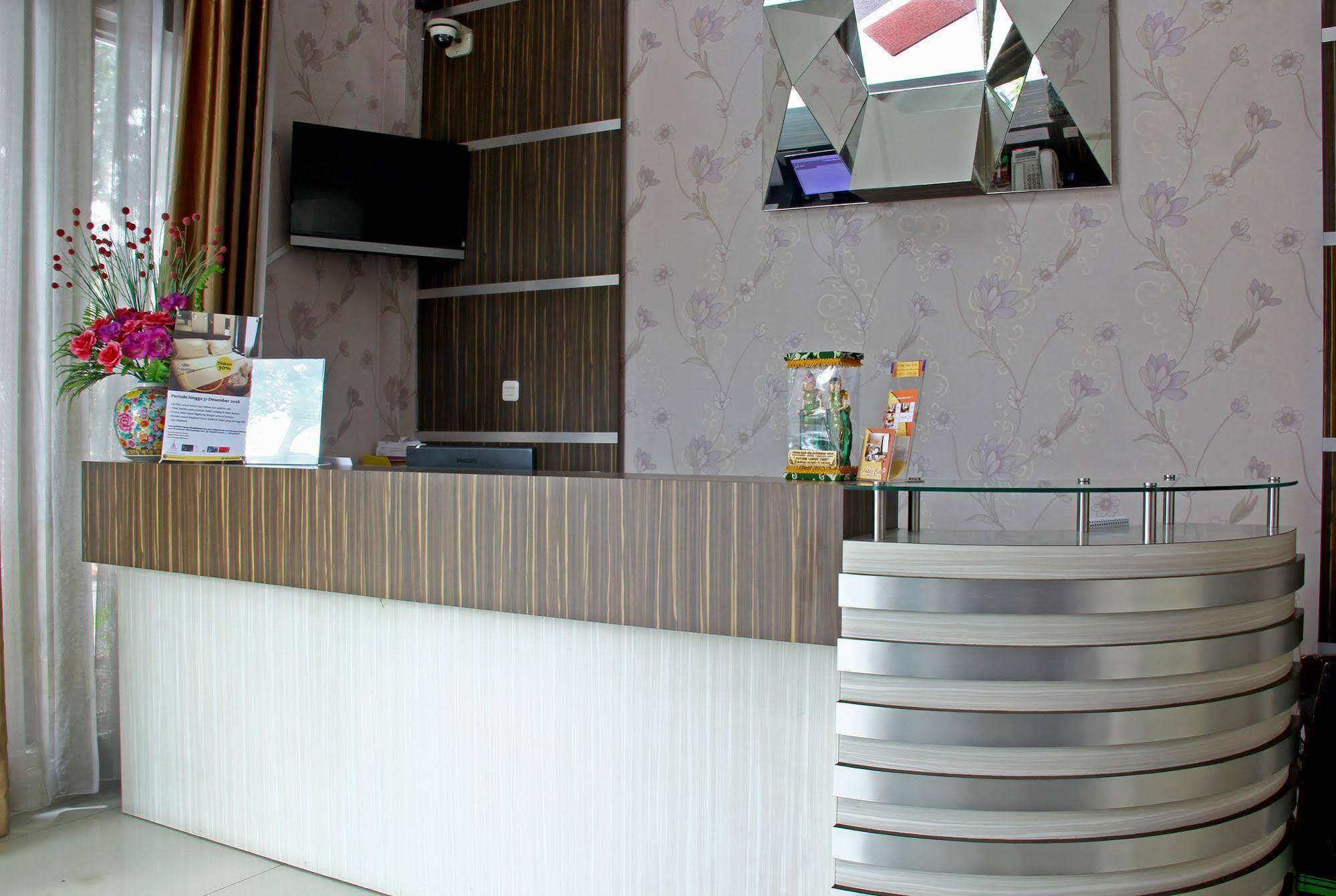 Reddoorz Plus @ Natuna Bandung Exterior photo