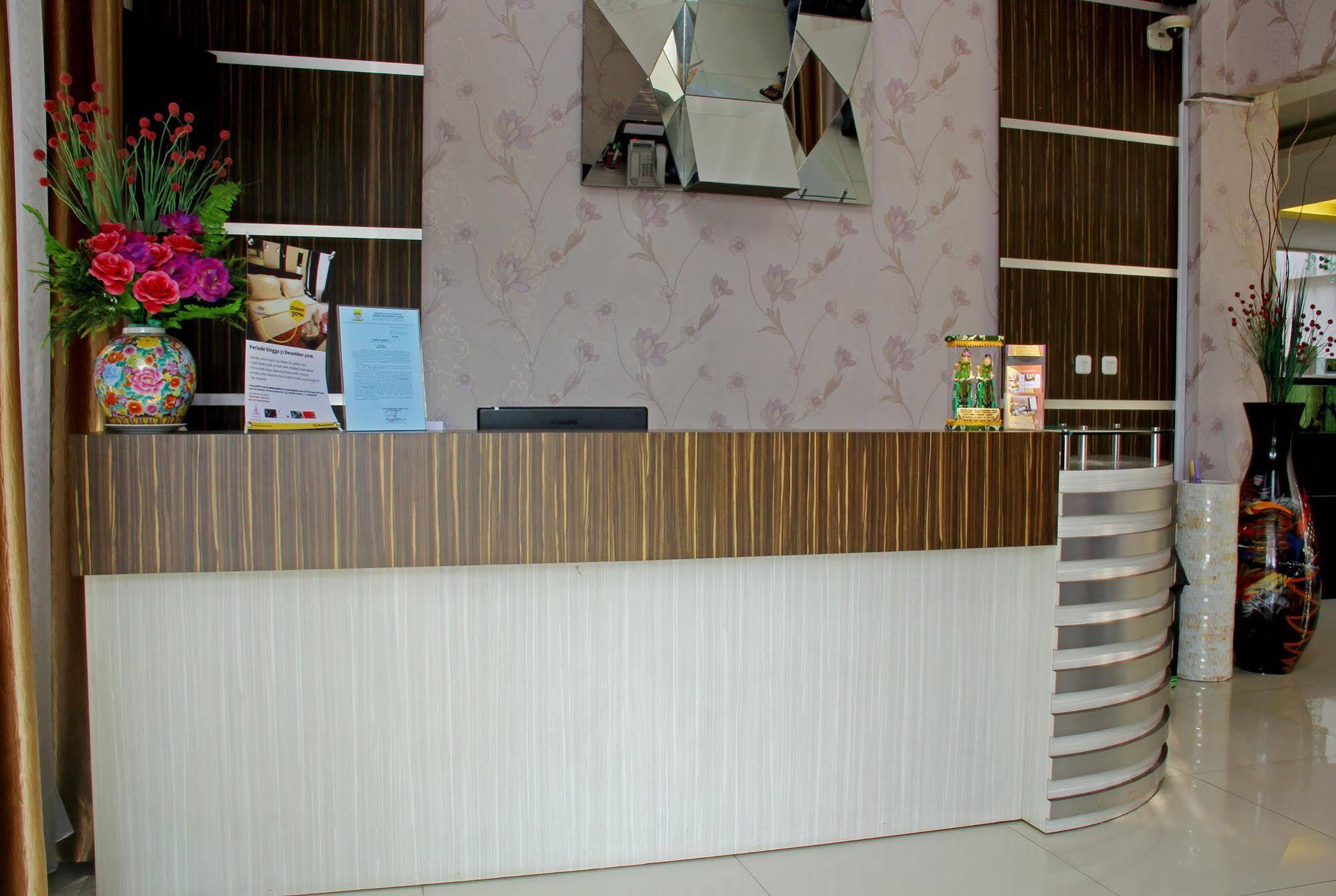 Reddoorz Plus @ Natuna Bandung Exterior photo