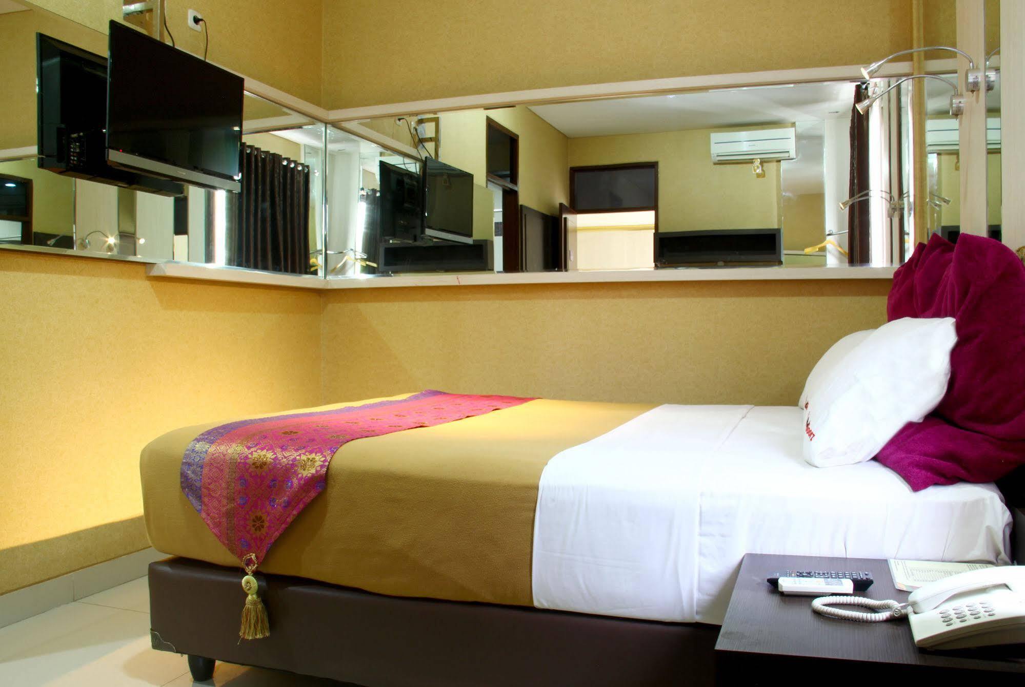 Reddoorz Plus @ Natuna Bandung Exterior photo